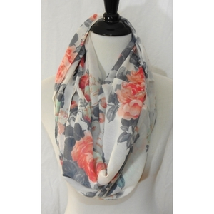 ✨️ Lightweight Floral Infinity Scarf‎